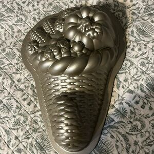 Williams Sonoma cake pan